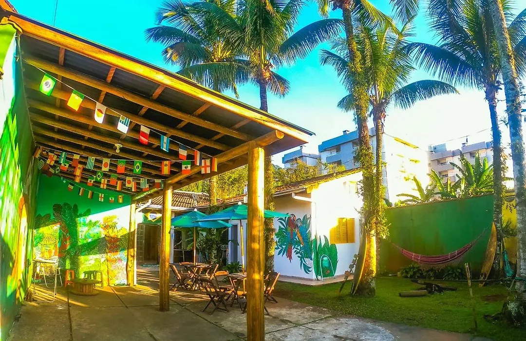 Armo Hostel Pub-1